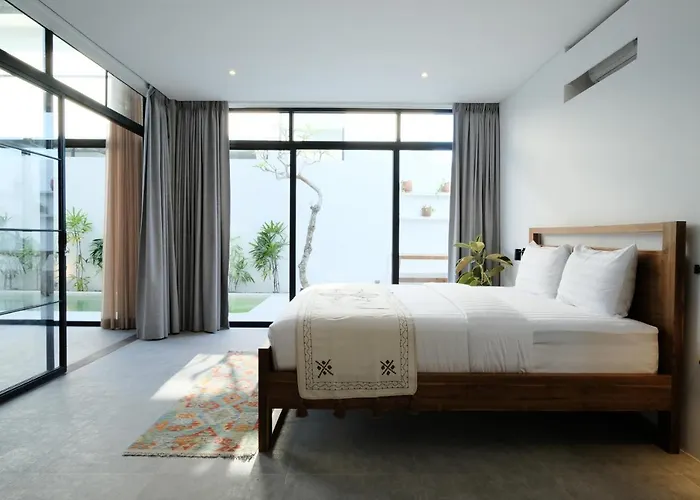 Manresa - 3br Private In Berawa, Bali *