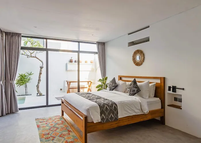 Manresa - 3br Private In Berawa, Bali